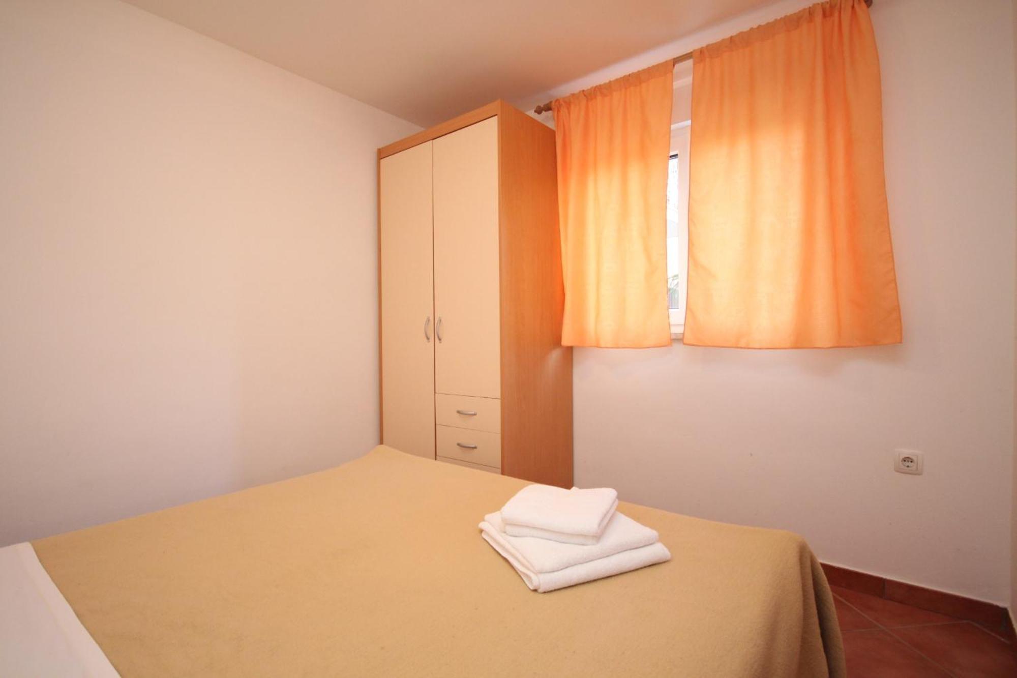 Apartments With A Parking Space Umag - 7039 Room photo